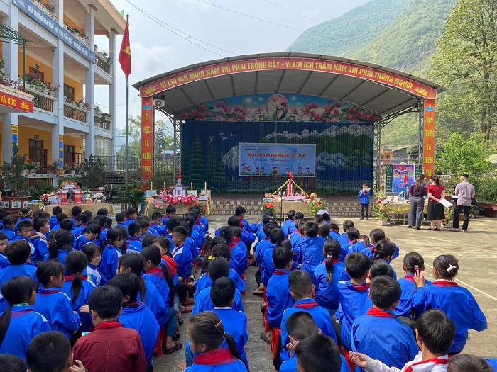 Trường Tiểu học xã Pả Vi tổ chức Ngày sách Việt Nam năm học  2023 – 2024